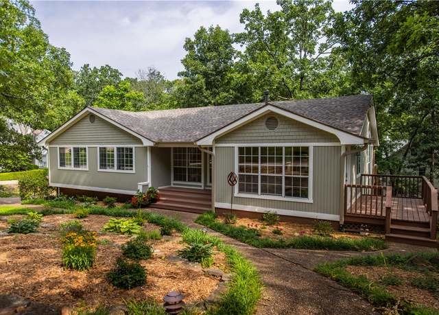 Property at 1534 E Century Dr, Fayetteville, AR 72703, 4 beds, 3 baths