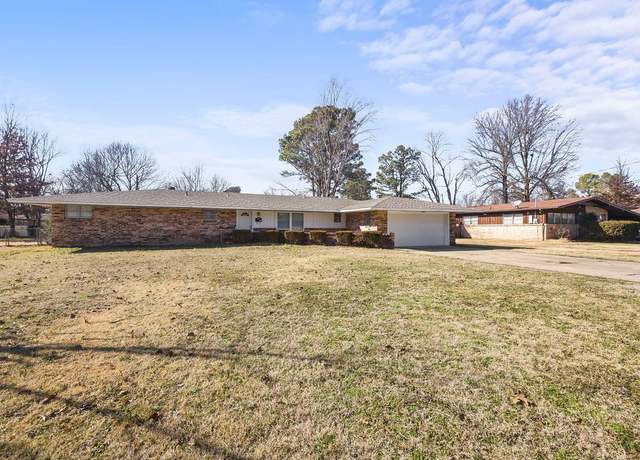 Property at 410 S West End St, Springdale, AR 72764, 3 beds, 2 baths