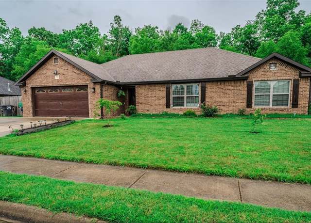 Property at 2287 Kelly Lynn Pl, Fayetteville, AR 72701, 4 beds, 2 baths