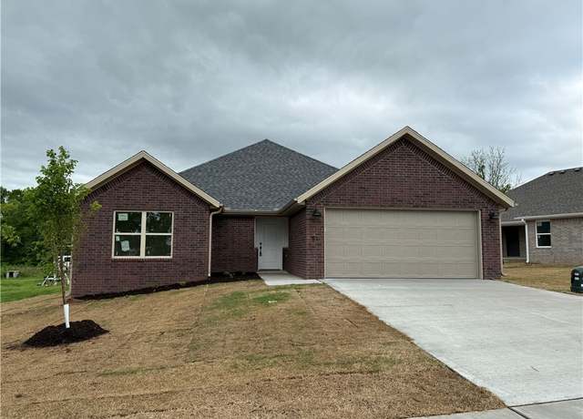 Property at 51 W Watson Ln, Farmington, AR 72730, 3 beds, 2 baths