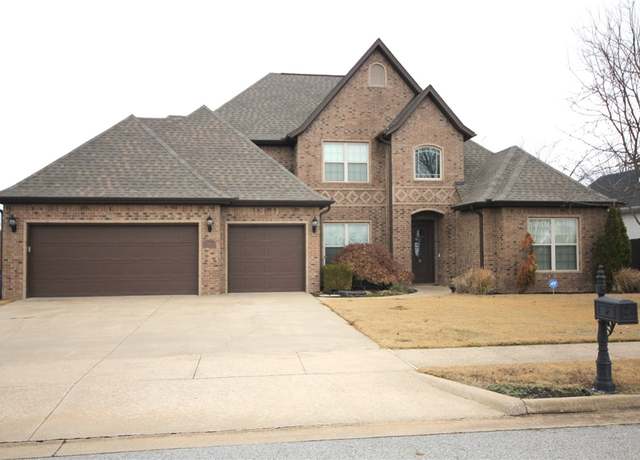 Property at 610 Lyndal Ln, Bentonville, AR 72712, 4 beds, 3 baths