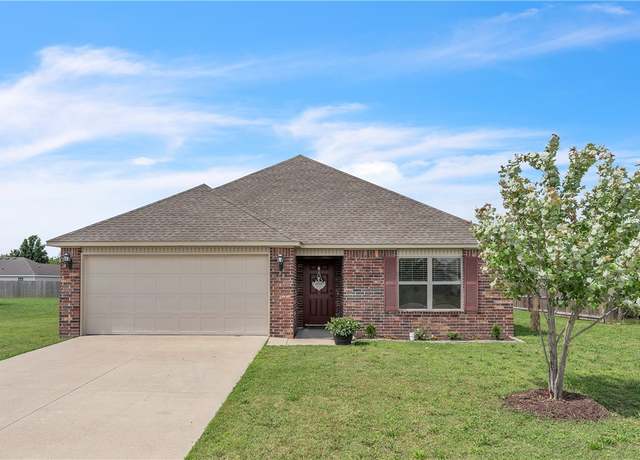 Property at 944 Maddy St, Elkins, AR 72727, 3 beds, 2 baths