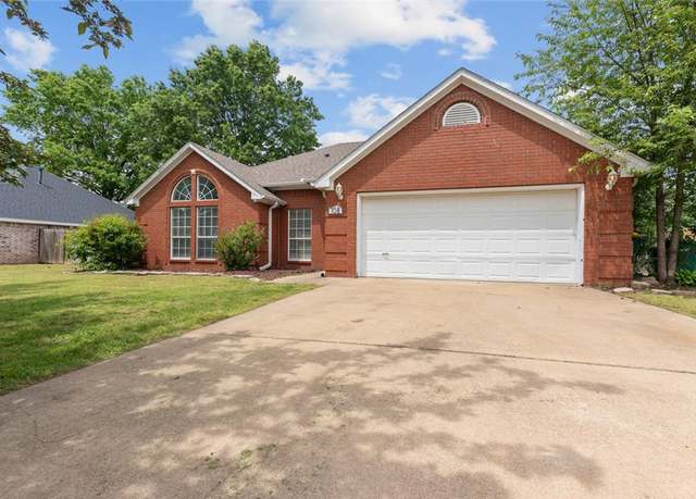 Property at 108 Birch St, Centerton, AR 72719, 4 beds, 2 baths