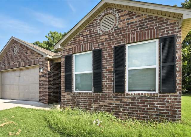 Property at 2965 Emil Dr, Fayetteville, AR 72704, 3 beds, 2 baths