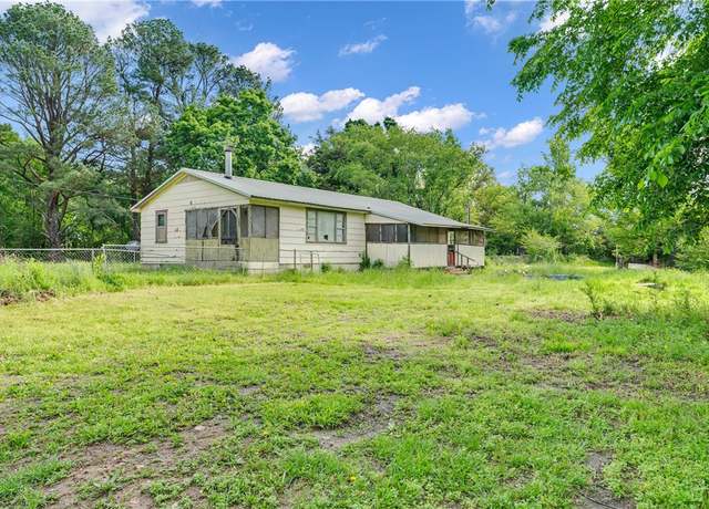 Property at 6668 Wedington Dr, Fayetteville, AR 72704, 4 beds, 1 bath