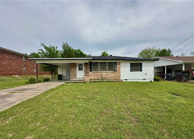 Property at 1004 N Erie Ave, Russellville, AR 72801, 3 beds, 1 bath