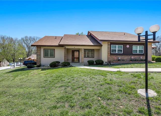 Property at 4 Walter Dr, Bella Vista, AR 72714, 2 beds, 2 baths