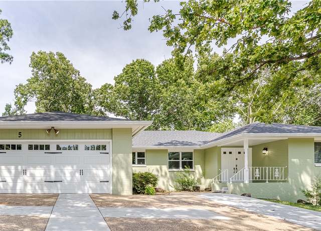 Property at 5 Abingdon Ln, Bella Vista, AR 72715, 4 beds, 3.5 baths