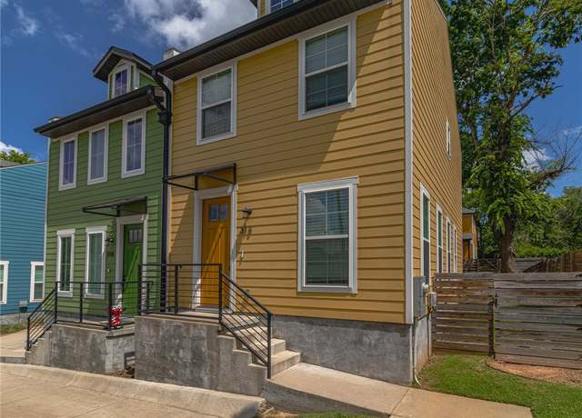 Property at 318 E Martin Luther King Blvd, Fayetteville, AR 72701, 2 beds, 1.5 baths
