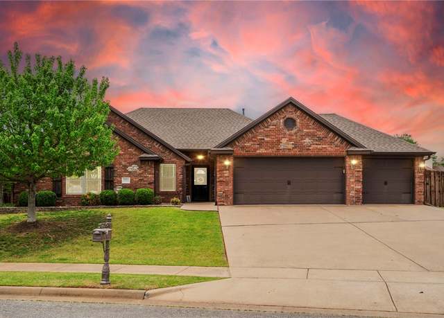 Property at 6404 S 49th St, Rogers, AR 72758, 4 beds, 2 baths
