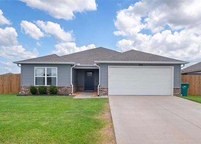 Property at 920 Queen St, Centerton, AR 72719, 4 beds, 2 baths