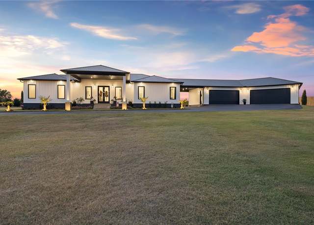 Property at 2350 N 48th St, Springdale, AR 72762, 4 beds, 4.5 baths