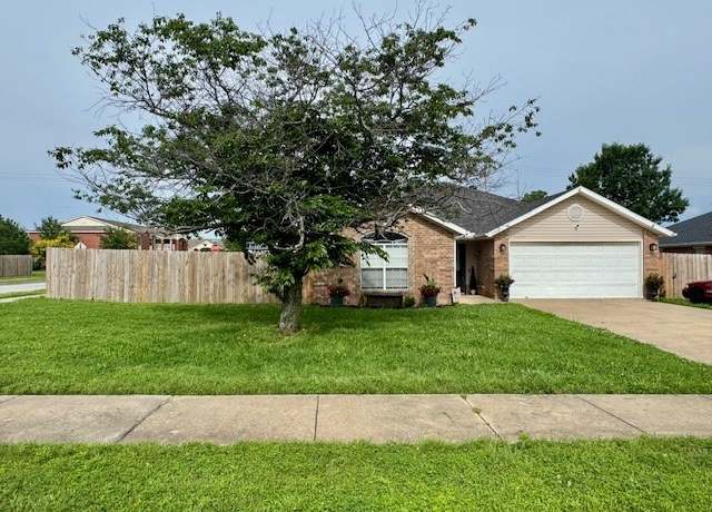 Property at 1506 SW Thorton St, Bentonville, AR 72713, 3 beds, 2 baths