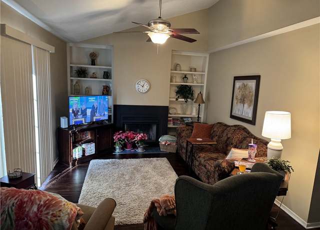 Property at 2059 N Kantz Ln, Fayetteville, AR 72703, 2 beds, 2 baths