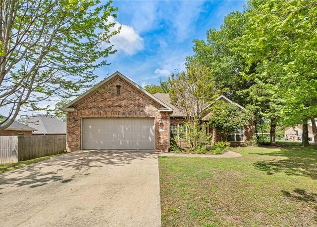 Property at 2141 Elderberry Rd, Fayetteville, AR 72704, 3 beds, 2 baths