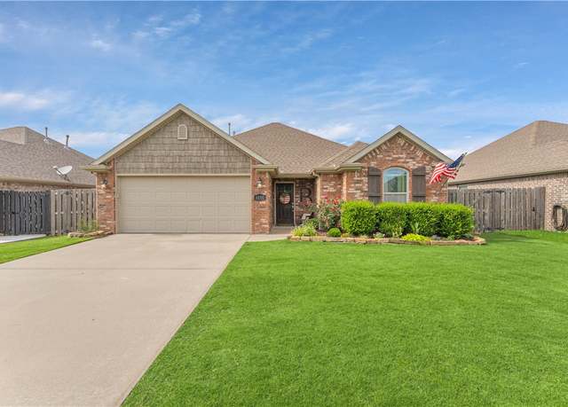 Property at 4800 Croft Dr, Fayetteville, AR 72704, 3 beds, 2 baths