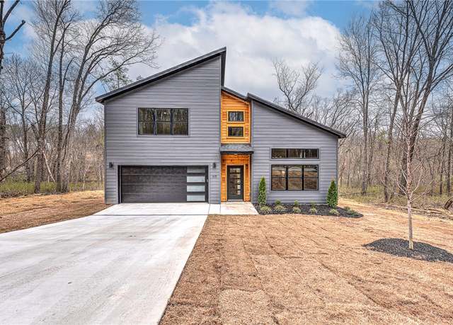 Property at 117 Kinross Dr, Bella Vista, AR 72715, 3 beds, 2.5 baths