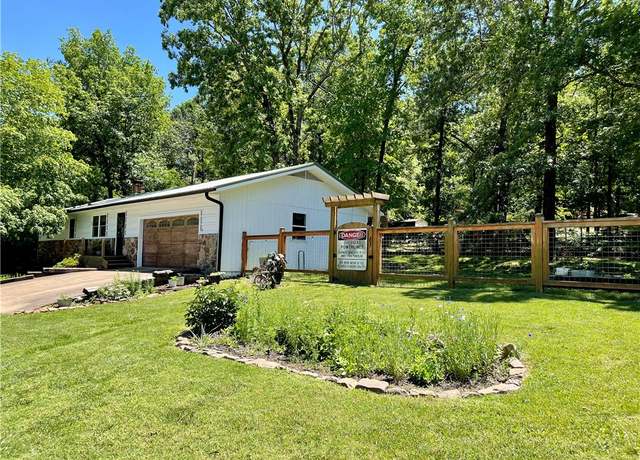 Property at 900 Dogwood St, Huntsville, AR 72740, 3 beds, 2 baths