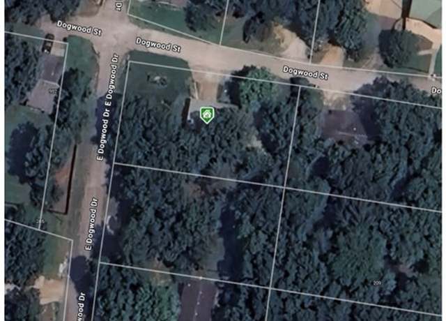 Property at 900 Dogwood St, Huntsville, AR 72740, 3 beds, 2 baths