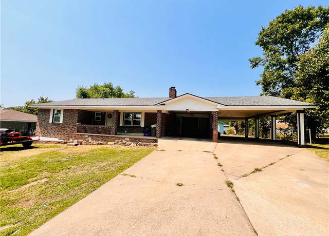 Property at 1206 Spruce Ave, Berryville, AR 72616, 3 beds, 2.5 baths