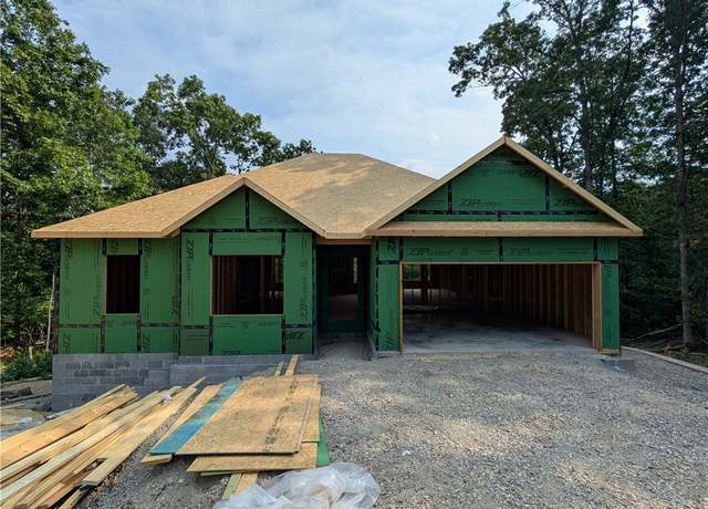 Property at 11 Staines Ln, Bella Vista, AR 72715, 3 beds, 2 baths