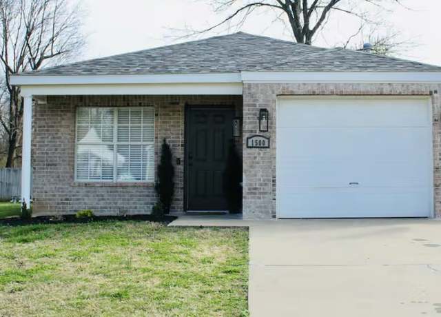 Property at 1500 Linwood Cir, Bentonville, AR 72712, 3 beds, 2 baths