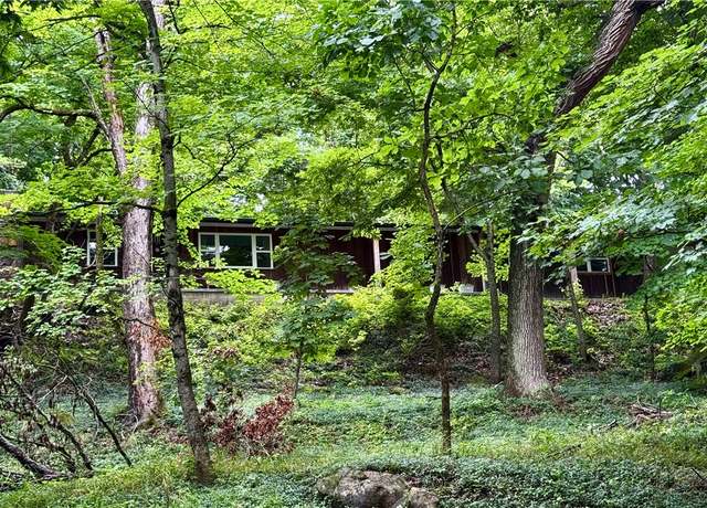 Property at 1549 W Sunrise Mountain Rd, Fayetteville, AR 72701, 3 beds, 2 baths
