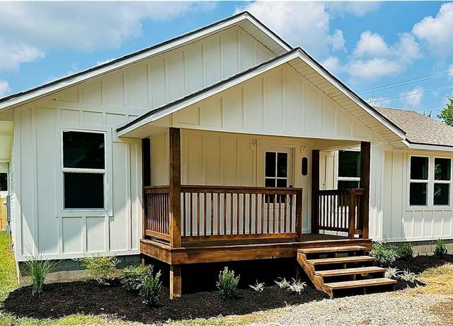 Property at 704 S Hico St, Siloam Springs, AR 72761, 3 beds, 2 baths