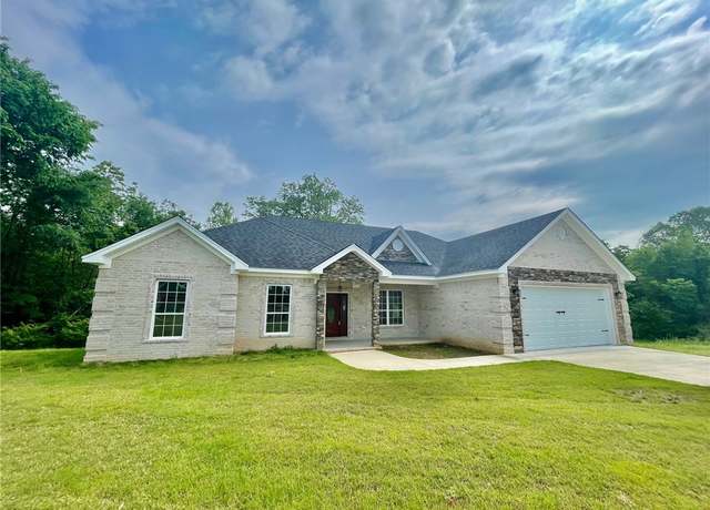 Property at 125 Rachel Cir, Russellville, AR 72802, 4 beds, 2 baths