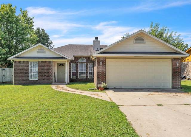 Property at 2802 W Sunset Dr, Rogers, AR 72756, 3 beds, 2 baths