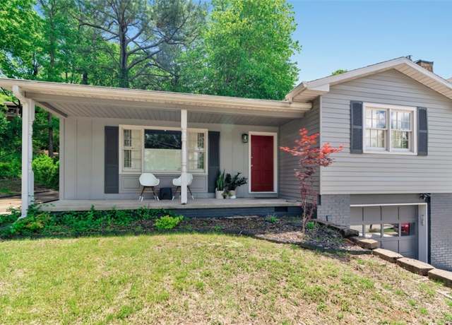 Property at 927 E Rockwood Trl, Fayetteville, AR 72701, 3 beds, 2 baths