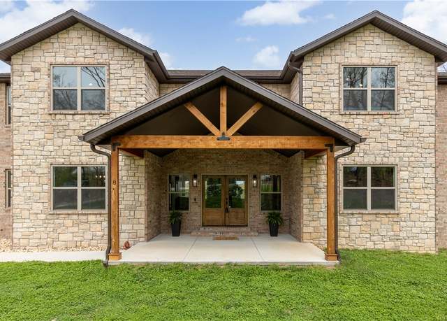 Property at 8 Jimmy Ln, Bella Vista, AR 72715, 6 beds, 3.5 baths