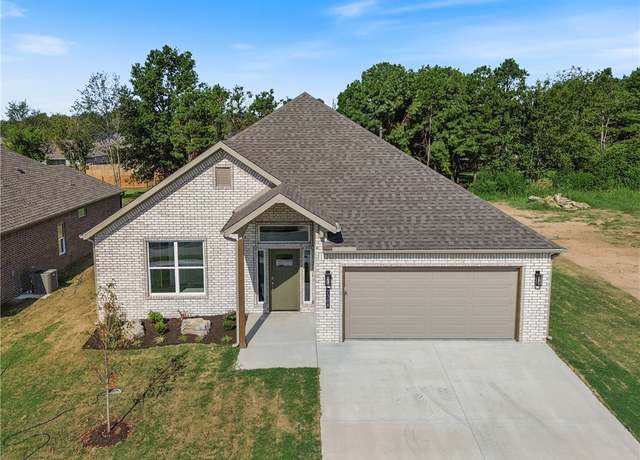 Property at 2308 Lexington St, Siloam Springs, AR 72761, 4 beds, 2 baths