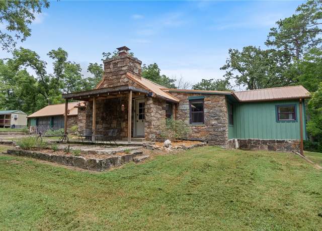 Property at 17 Breezy Pt, Eureka Springs, AR 72632, 3 beds, 2 baths
