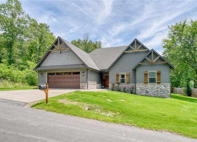 Property at 105 Rountree Dr, Bella Vista, AR 72715, 3 beds, 2 baths