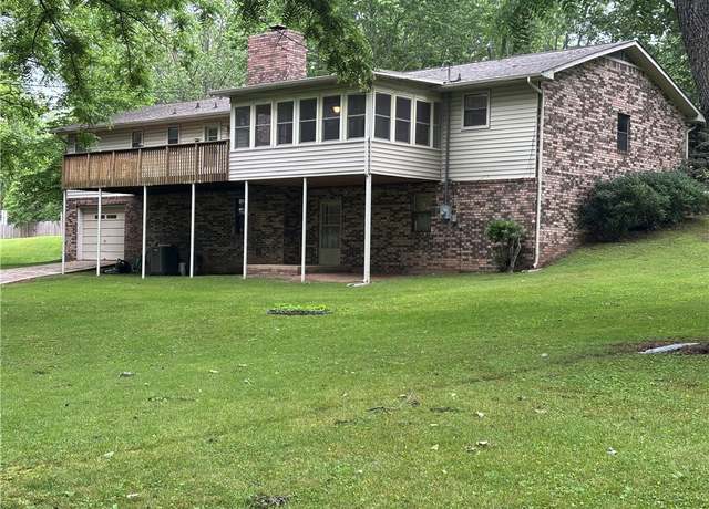 Property at 1010 Sherman Ave, Harrison, AR 72601, 4 beds, 2 baths