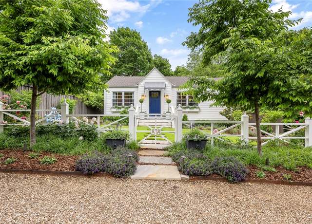 Property at 878 N Olive Ave, Fayetteville, AR 72701, 2 beds, 1 bath