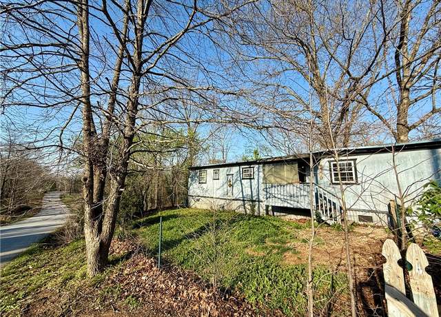 Property at 16300 Cardinal Rd, Bella Vista, AR 72715, 2 beds, 2 baths