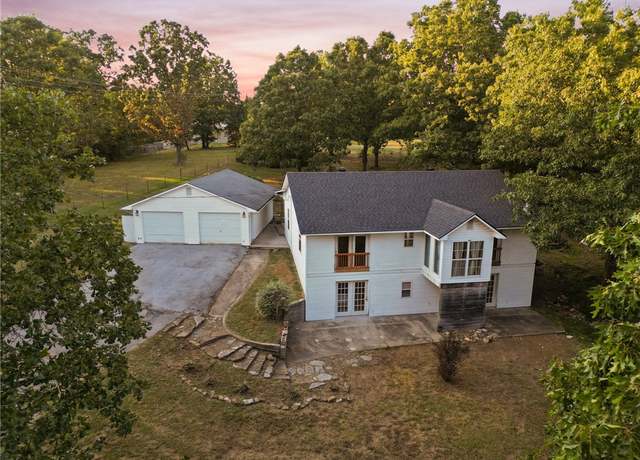 Property at 8128 Spanker Ridge Dr, Bentonville, AR 72712, 3 beds, 2 baths