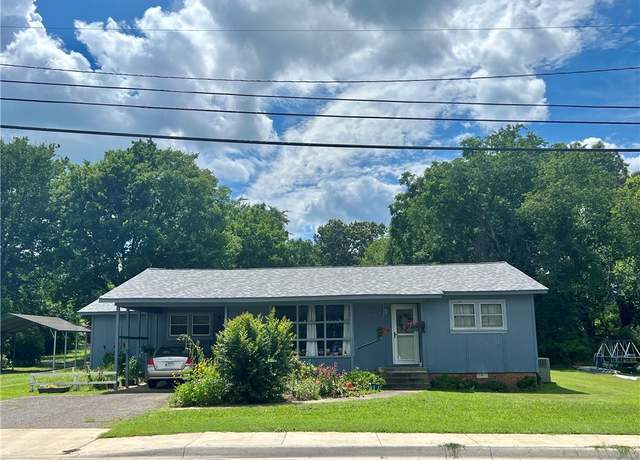 Property at 715 Montgomery St, Clarksville, AR 72830, 3 beds, 2 baths