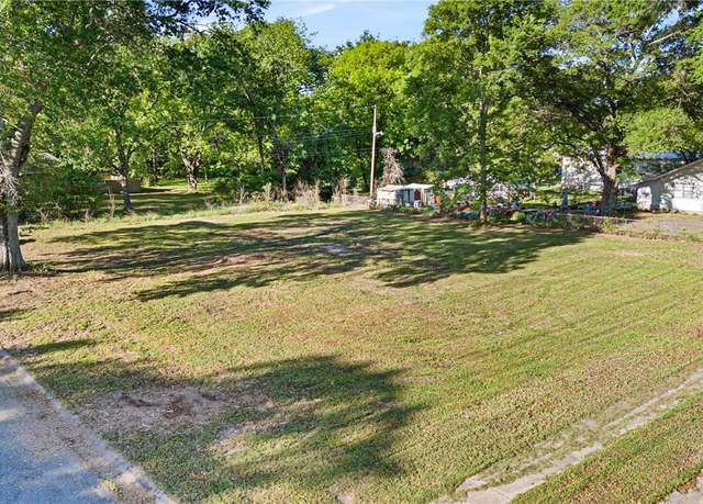 Property at 724 E Parkway Dr, Russellville, AR 72801