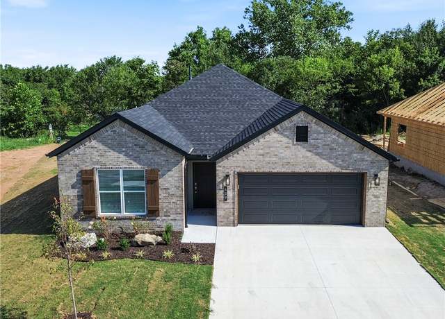 Property at 409 Hondo St, Siloam Springs, AR 72761, 3 beds, 2 baths
