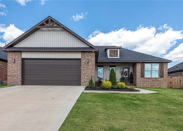 Property at 852 Round Top St, Prairie Grove, AR 72753, 3 beds, 2 baths