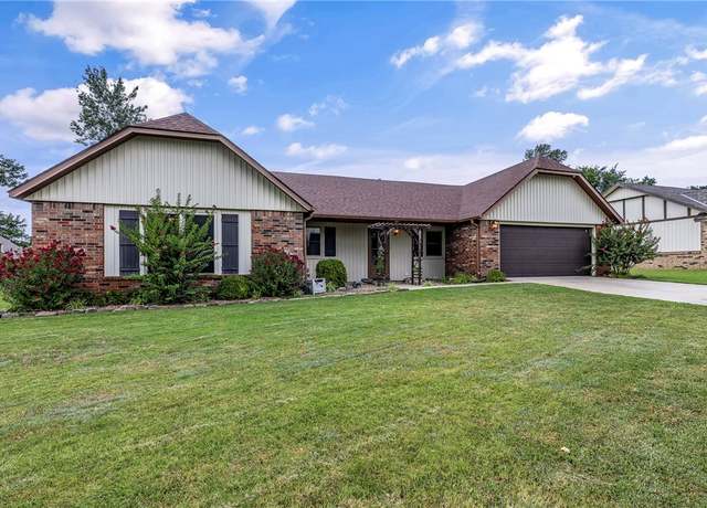Property at 1312 S Countrywood Pl, Rogers, AR 72758, 3 beds, 2 baths