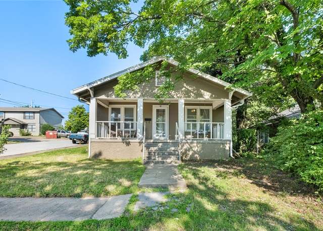 Property at 811 N Lindell Ave, Fayetteville, AR 72701, 3 beds, 1 bath
