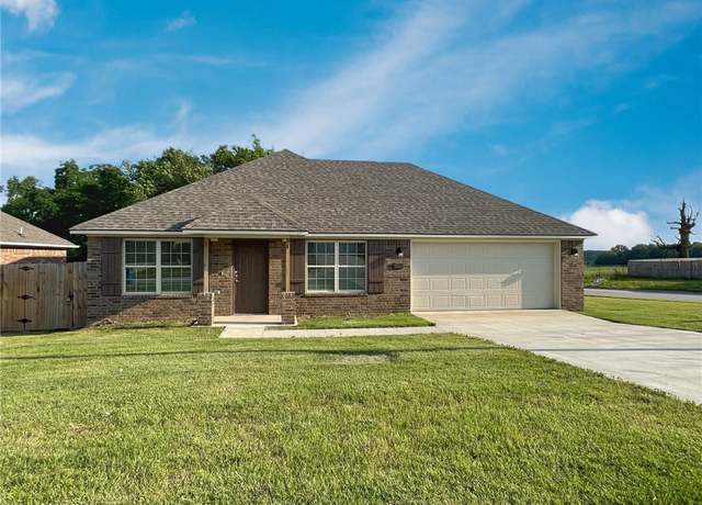 Property at 2201 Brown Bear Ln, Gentry, AR 72734, 4 beds, 2 baths