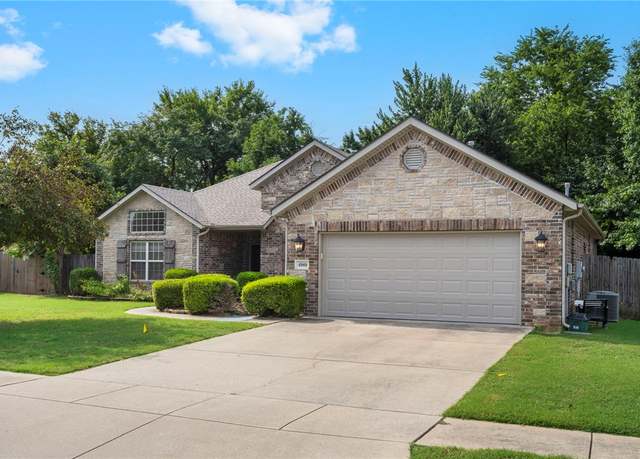 Property at 4989 W Homespun Dr, Fayetteville, AR 72704, 4 beds, 2 baths