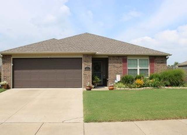 Property at 1231 S Spritz Dr, Fayetteville, AR 72701, 3 beds, 2 baths
