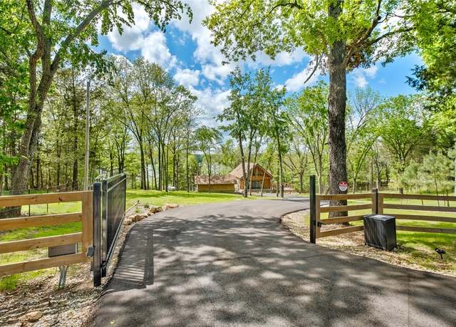 Property at 9309 Larue Rd, Rogers, AR 72756, 2 beds, 2.5 baths
