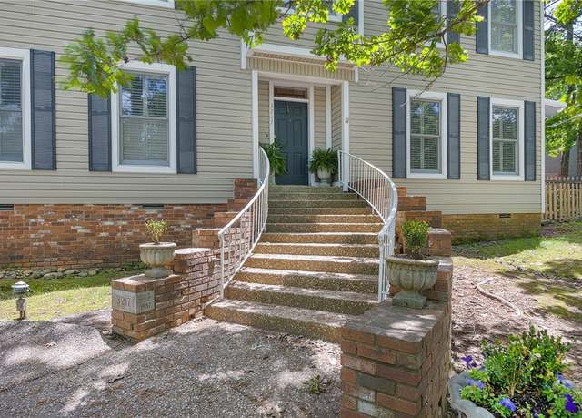 Property at 3217 N Kings Cross, Fayetteville, AR 72703, 5 beds, 2.5 baths